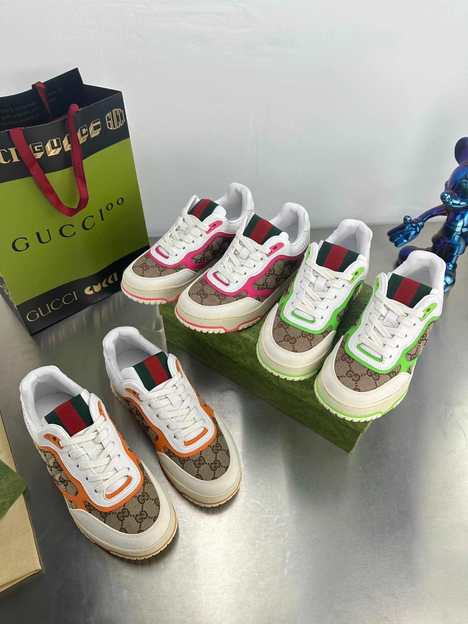 👟👟Ex-factory price 600👟👟 Gucci's latest hot-selling series of high and low-cut distressed couple's sneakers are shipped. The original version is purchased, developed and manufactured. This high-low top sneaker adopts a basketball-style silhouette design, cleverly integrated with hollow panels and distressed effects, showing its unique ingenuity. The ingenuity incorporates brand logo details such as interlocking Double G styling accessories and Gucci lettering, a low-key tribute to the brand's design heritage. Exquisite packaging at the delivery counter 🛍📦 ▪️ Fabric: Original customized imported first-layer cowhide ▪️ Inner lining: Imported first-layer cowhide ▪️ Sole: Original molded TPU sole ▪️ Sole thickness: 3cm ▪️ Size: 35-46 (Male 38 46 customized)